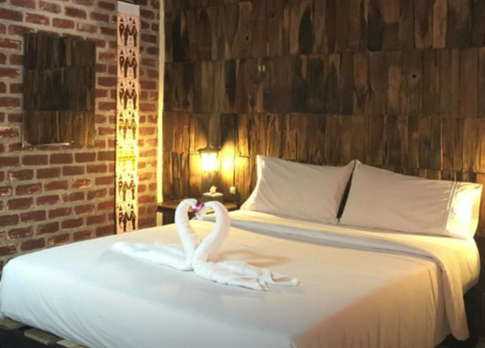Baan Thai Homestay By Bgb Villas カタビーチ エクステリア 写真