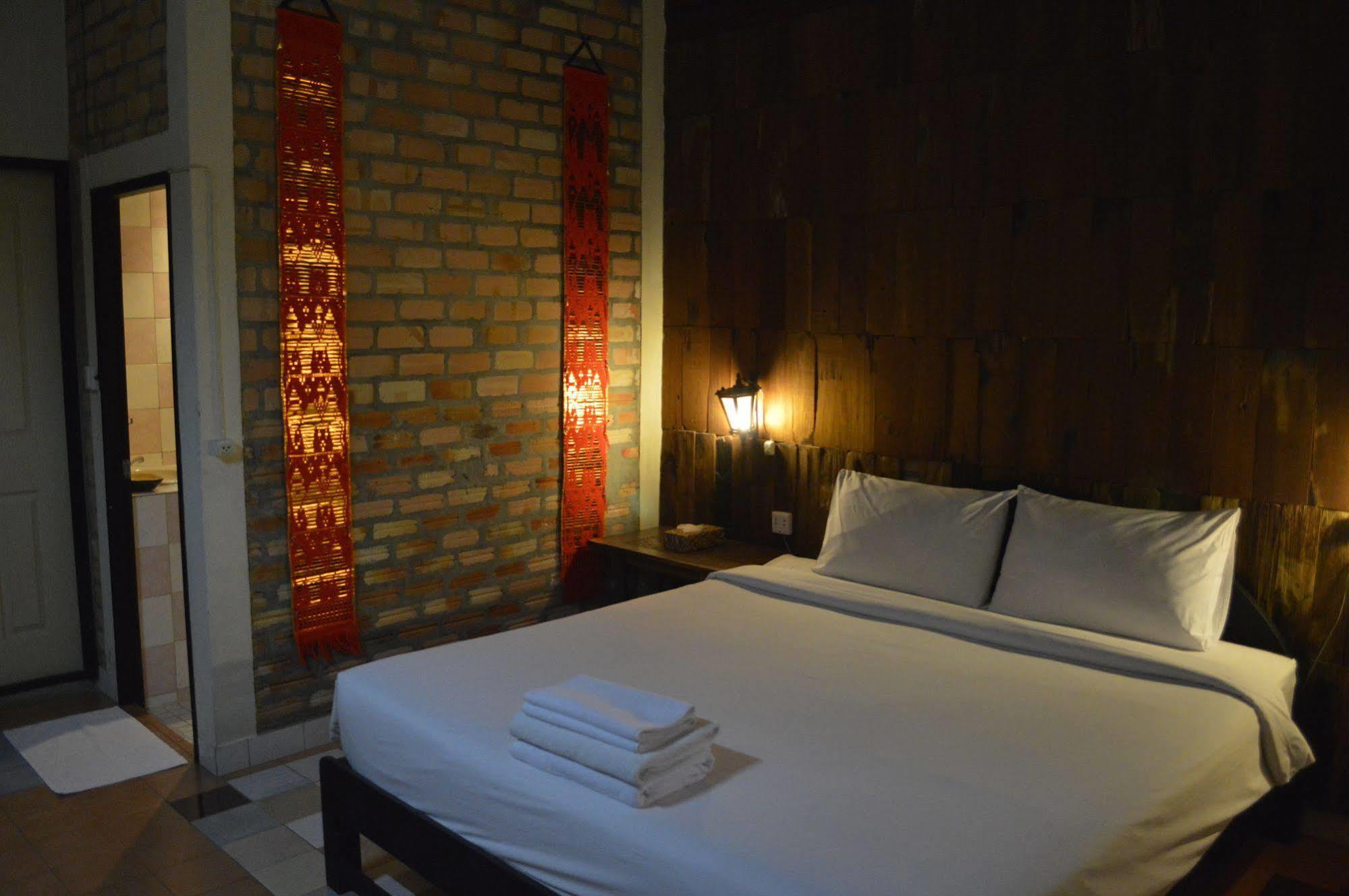 Baan Thai Homestay By Bgb Villas カタビーチ エクステリア 写真