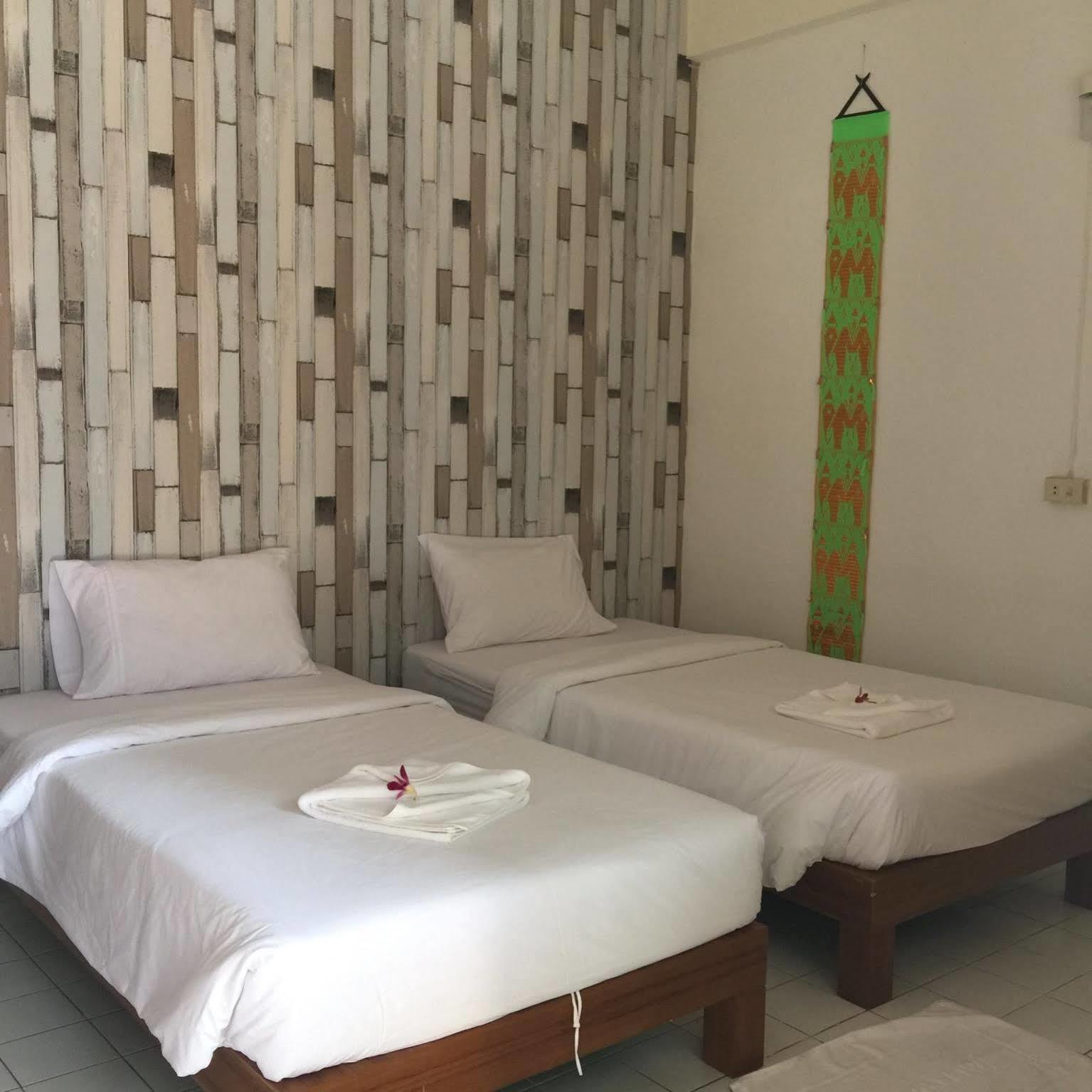 Baan Thai Homestay By Bgb Villas カタビーチ エクステリア 写真